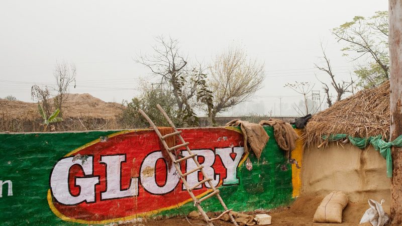 A Triggiano lo sguardo di Rocco Rorandelli racconta i “non luoghi” della globalizzazione:  con “MY INDIA | GLORY” l’India contemporanea arriva nei vicoli del borgo antico