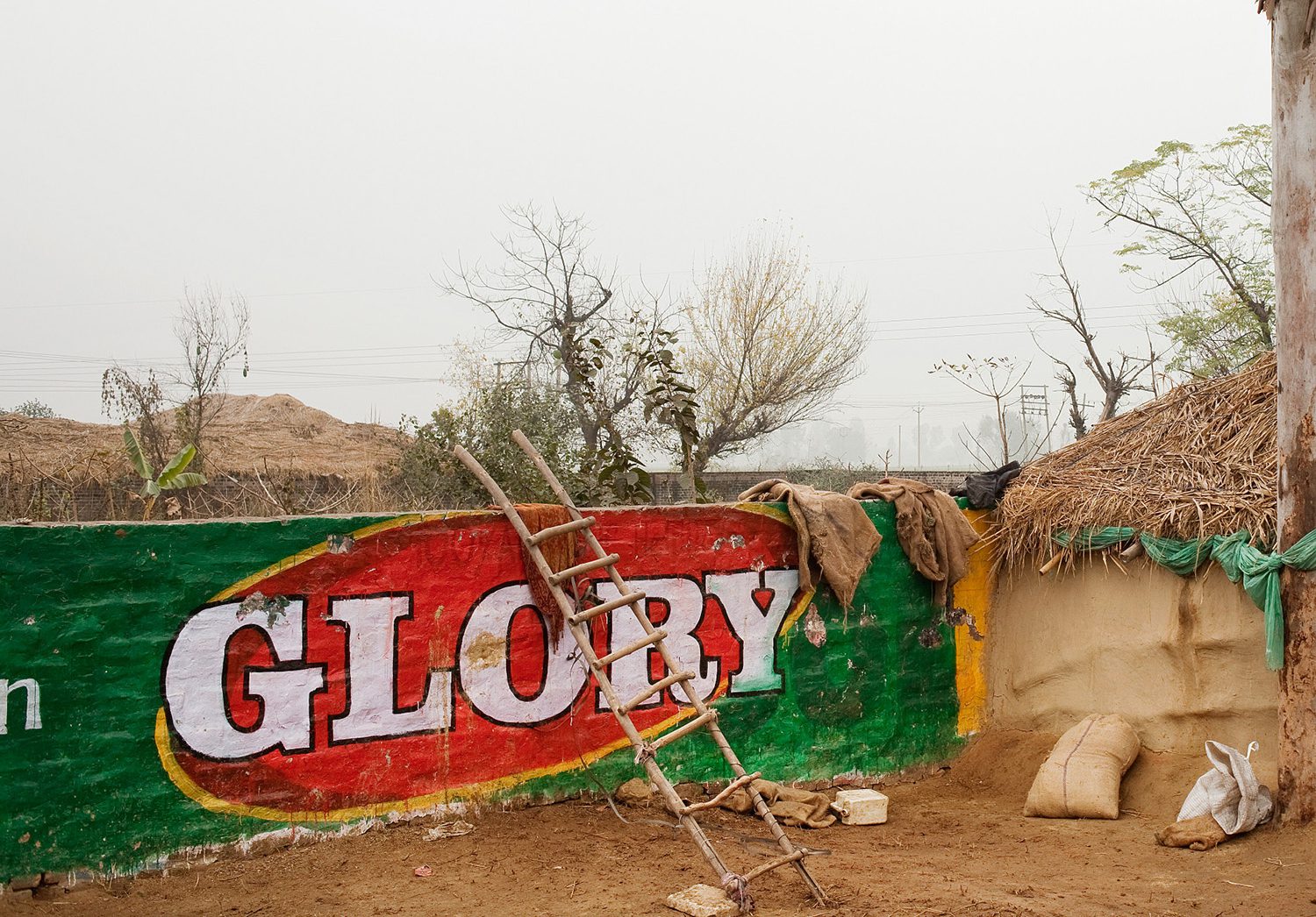 A Triggiano lo sguardo di Rocco Rorandelli racconta i “non luoghi” della globalizzazione:  con “MY INDIA | GLORY” l’India contemporanea arriva nei vicoli del borgo antico