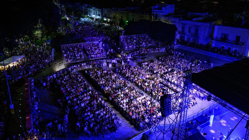 Dal 28 al 31 luglio la musica d’autore protagonista con “Voci in villa”. Quattro serate gratuite tra racconti e concerti acustici con Cristina Cafiero, Cortese, Liuzzi e Molla